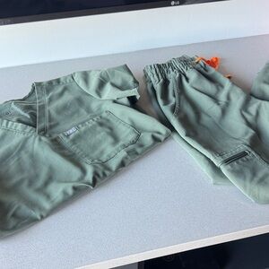 Figs Olive Scrub set